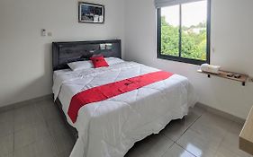 RedDoorz Syariah near Jalan Caman Raya Bekasi