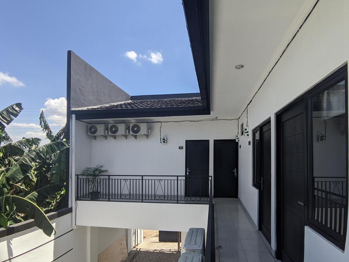 RedDoorz Syariah near Jalan Caman Raya Bekasi Hotel Bagian luar foto