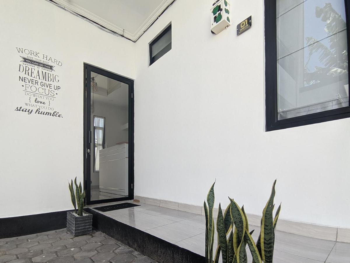 RedDoorz Syariah near Jalan Caman Raya Bekasi Hotel Bagian luar foto